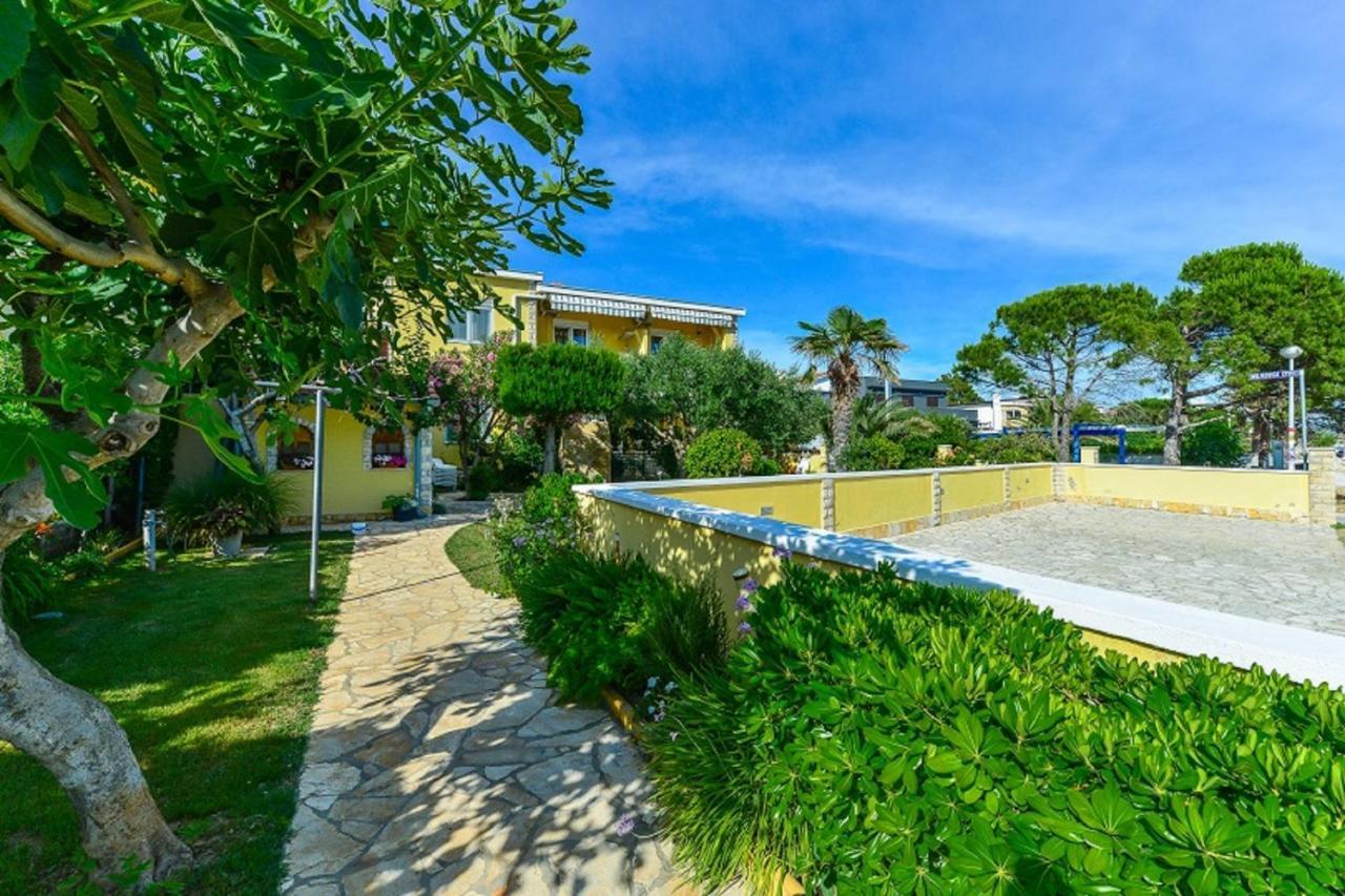 Apartment House Inga Vir Dış mekan fotoğraf