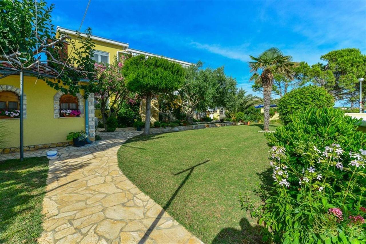 Apartment House Inga Vir Dış mekan fotoğraf