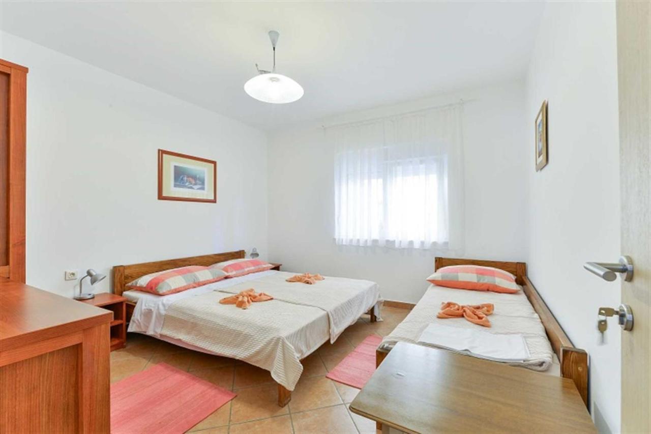Apartment House Inga Vir Dış mekan fotoğraf