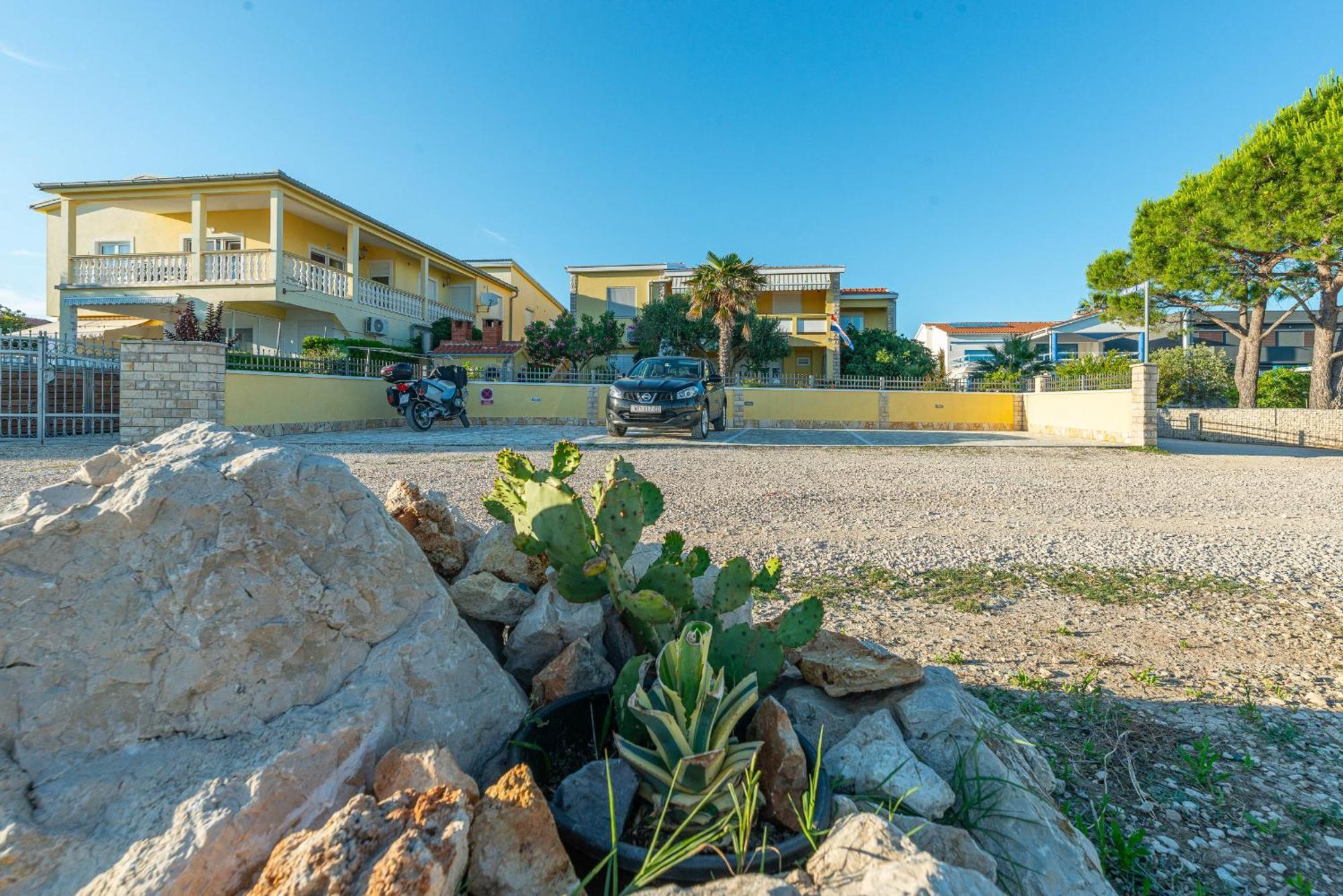 Apartment House Inga Vir Dış mekan fotoğraf