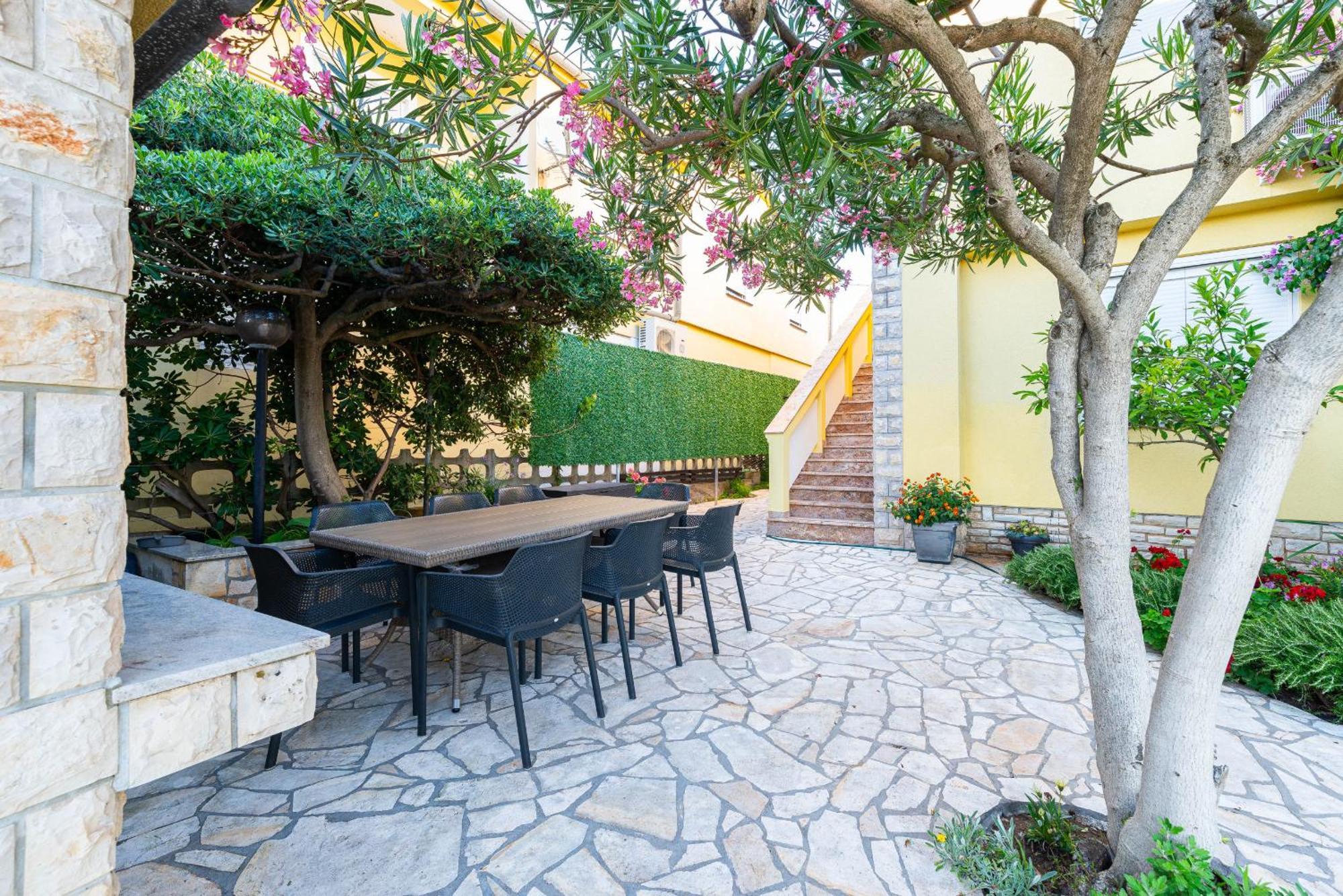 Apartment House Inga Vir Dış mekan fotoğraf