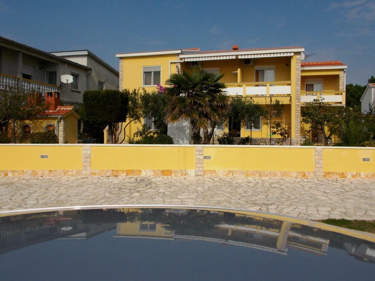 Apartment House Inga Vir Dış mekan fotoğraf