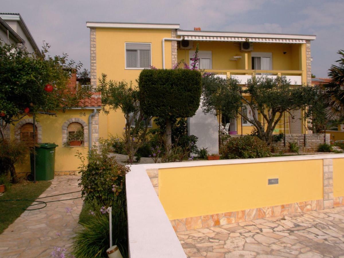 Apartment House Inga Vir Dış mekan fotoğraf